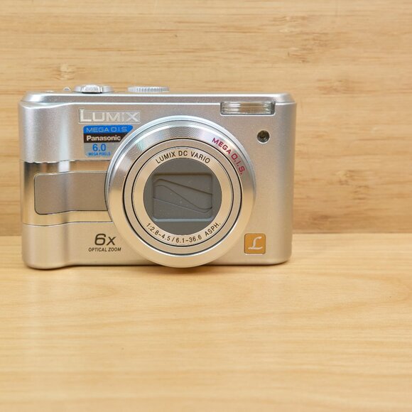 Panasonic LUMIX DMC-LZ5 6MP Digital Camera, 6x Optical Zoom, Made in Japan - Picture 1 of 9
